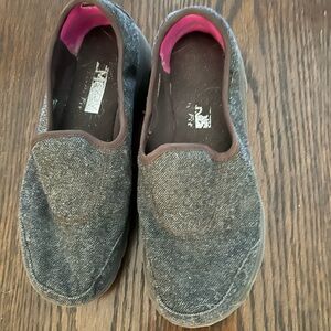 Womens Skechers shoes brown size 8